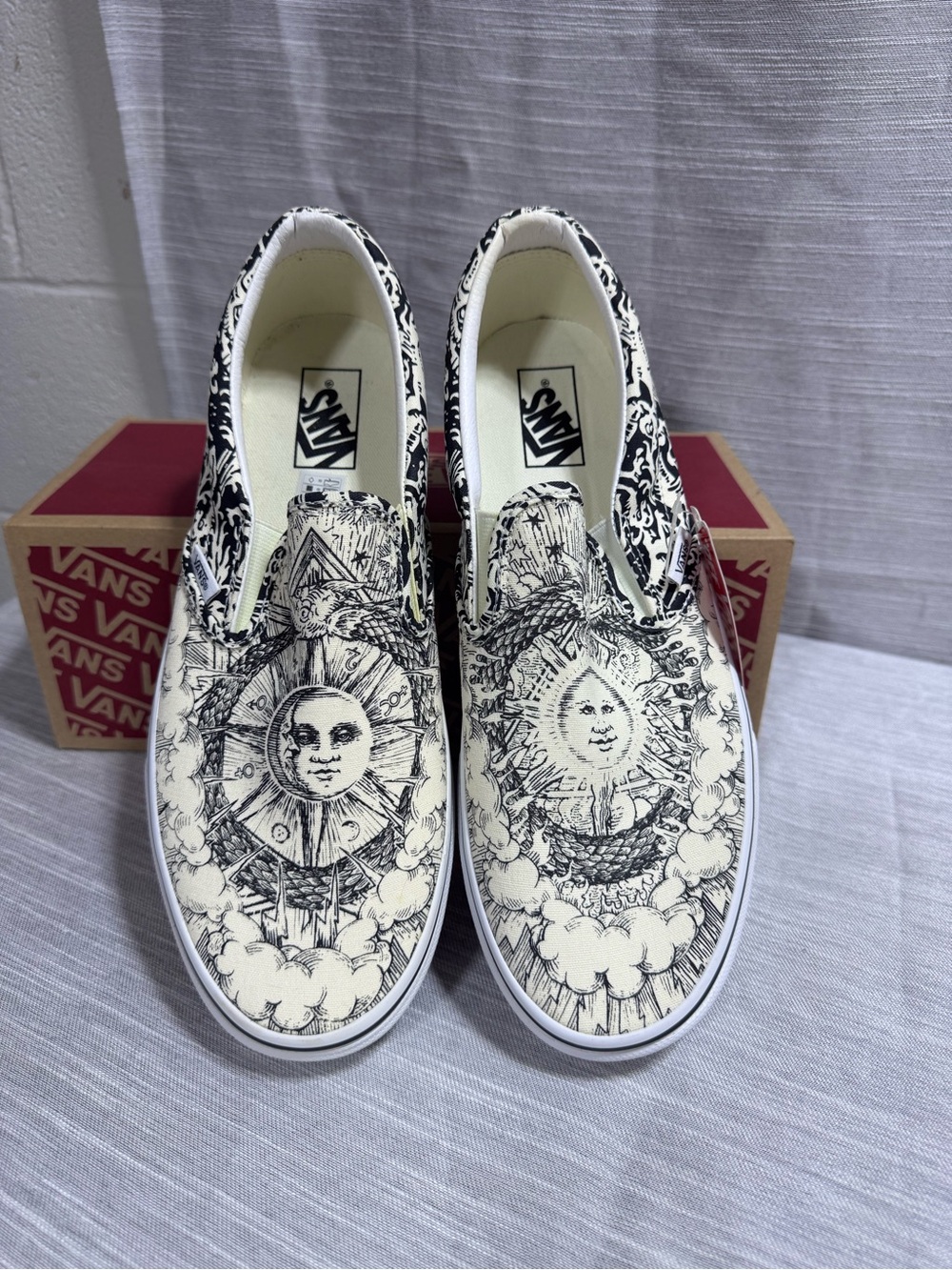 Vans Men’s Slip-On Sun & Moon Graphic Sneakers - White/Black Ouroboros